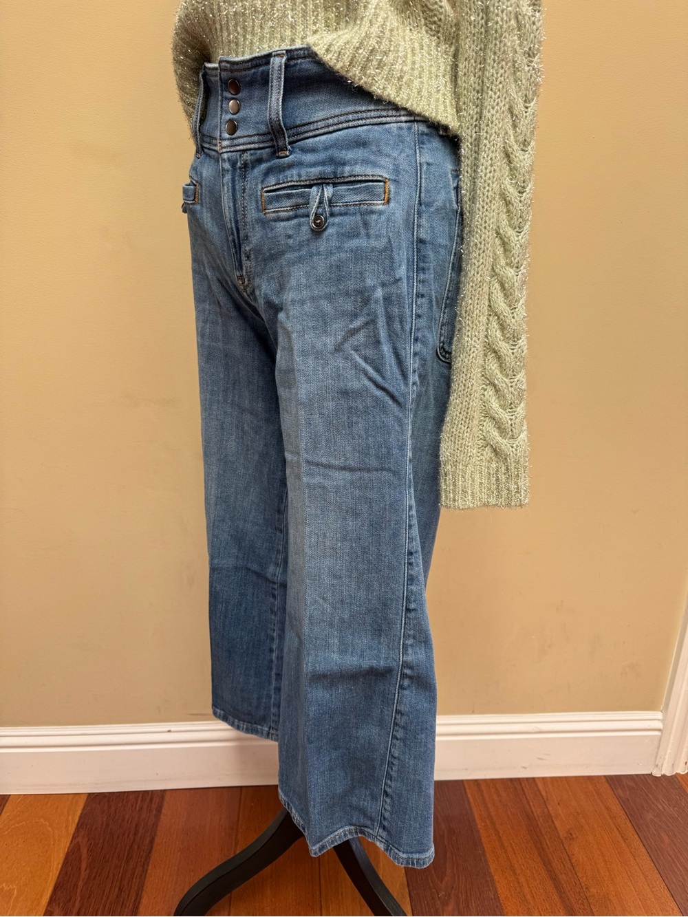 Pilcro High-Rise Wide-Leg Cropped Jeans in Medium Blue - Picture 4 of 9